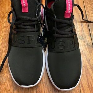 Super cute great deal NWT women’s sneakers